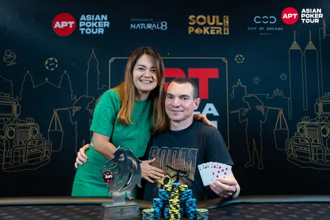 Mark Furniss and wife Janice celebrate his Event #53 5 Card Draw Masters win at APT Manila 2024.jpg